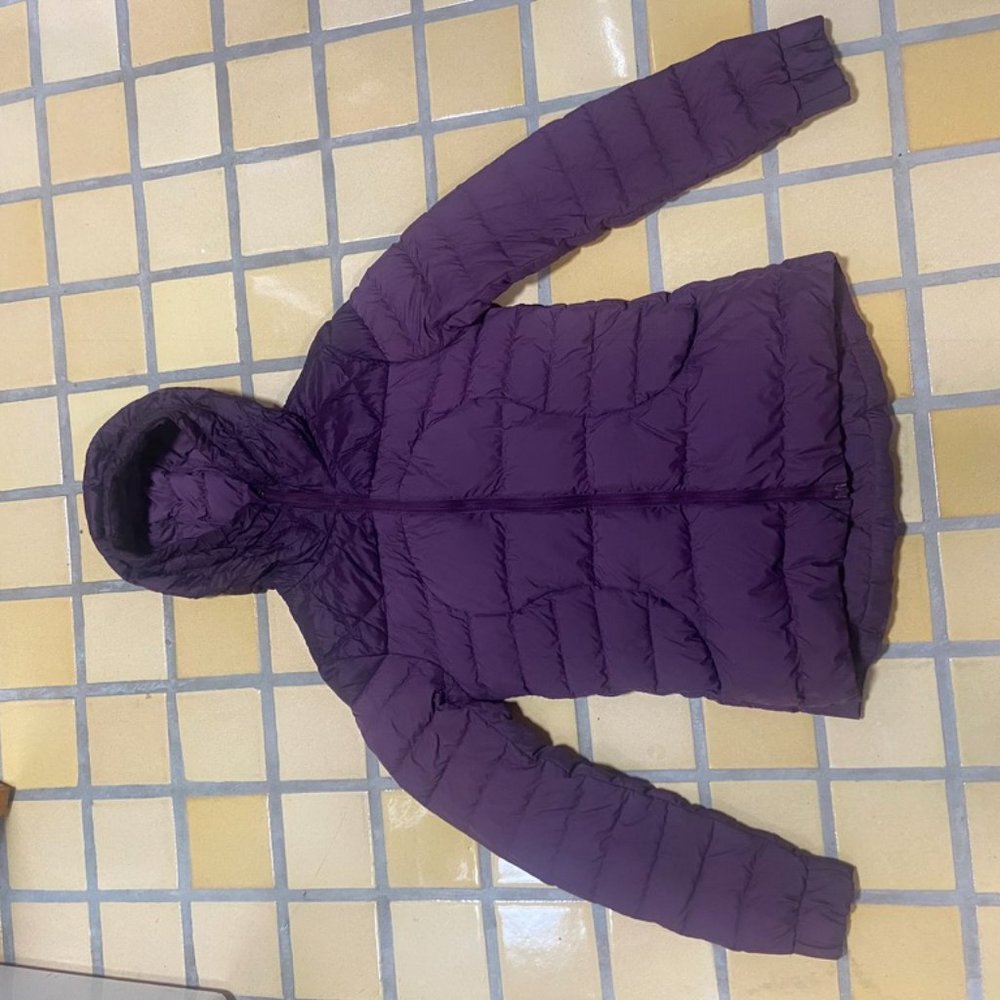 Lululemon Fluffin Awesome Down Puffer Jacket in Plum, Sz 4 - Picture 5 of 6